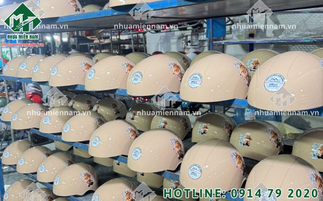 Tại sao nên chọn làm nón bảo hiểm quà tặng doanh nghiệp thay vì gấu bông, ly nước?